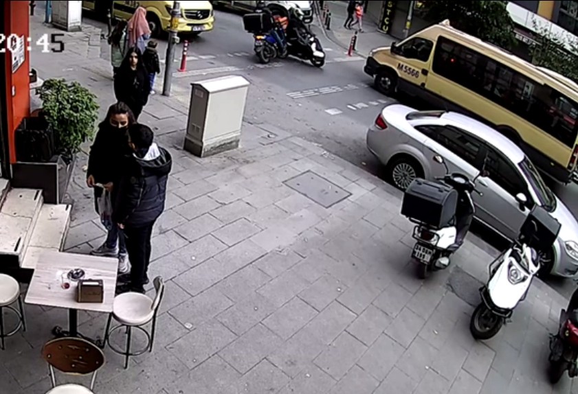 Gaziosmanpaşa’da motosikletli kuryeler çarpıştı #istanbul