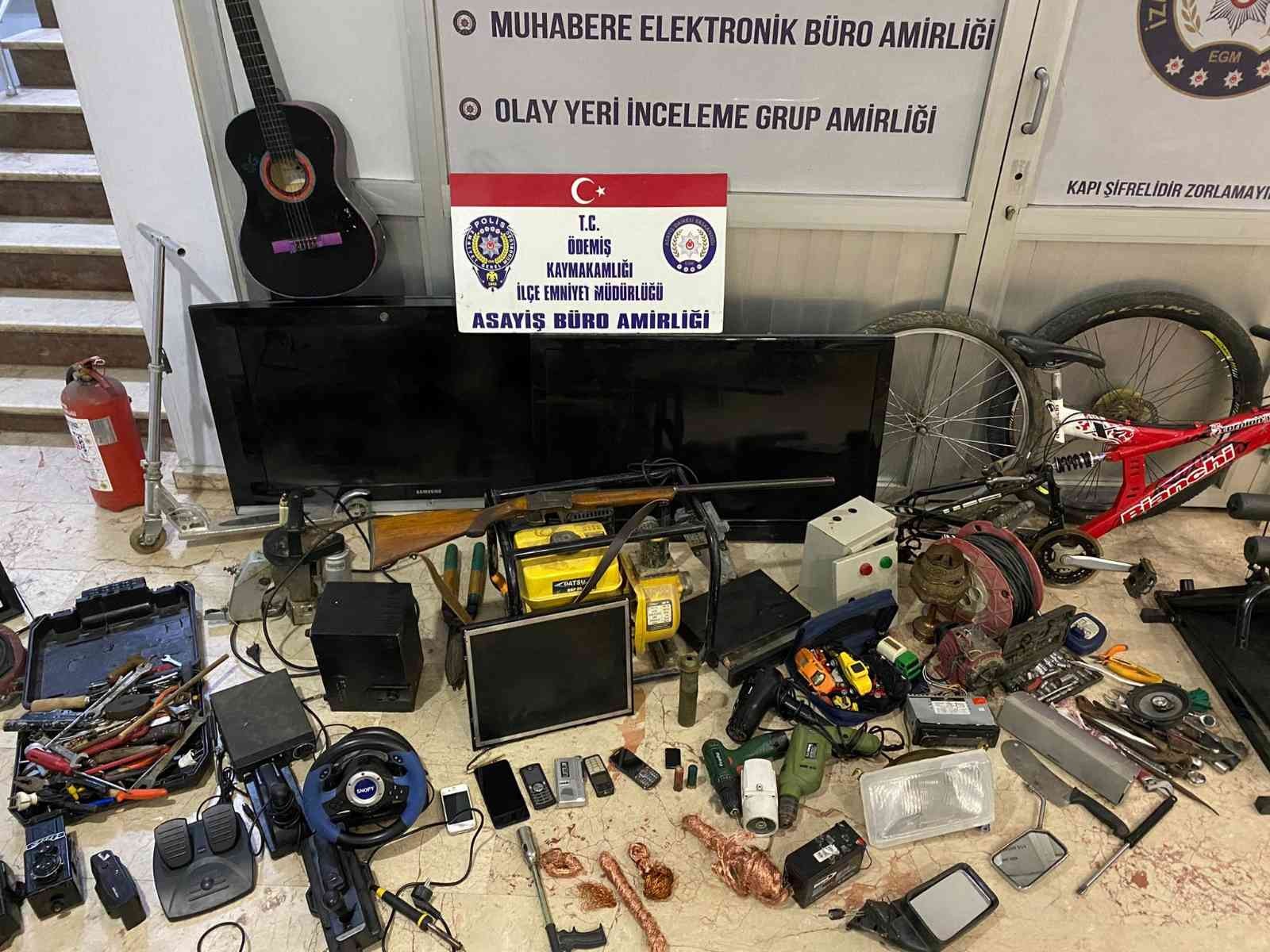 Azılı hırsız, evi elektronik mağazaya çevirmiş #izmir