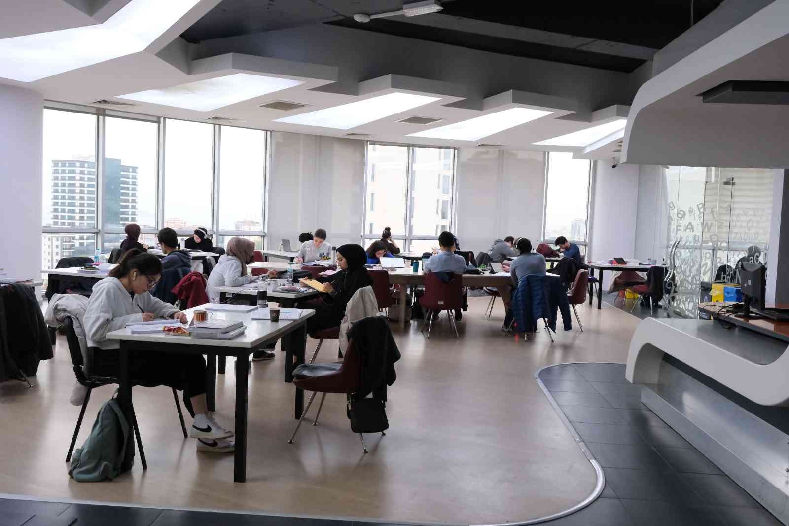 Senih Tongsir Kütüphanesi üniversite öğrencilerine ve kitap tutkunlarına hizmet veriyor #istanbul