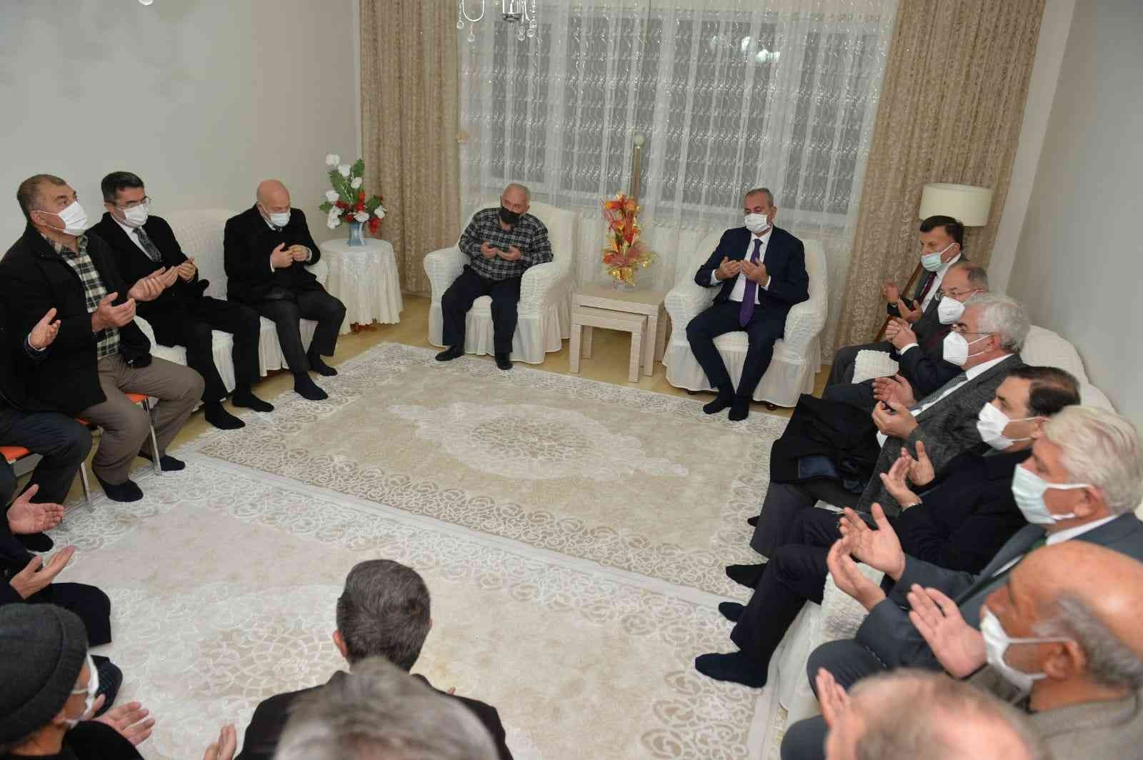 Adalet Bakanı Gül, şehit ailelerini ziyaret etti #erzurum