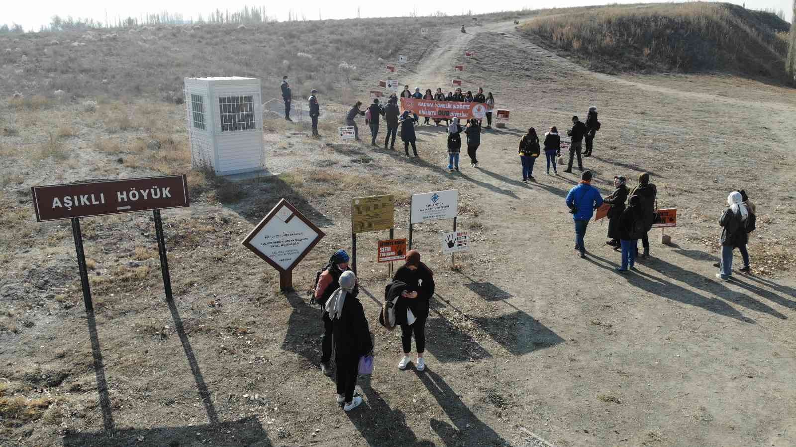 Kadına yönelik şiddet için doğada yürüdüler