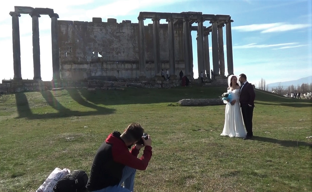 Antik kent evlenen çiftlere doğal fotoğraf stüdyosu oldu #kutahya