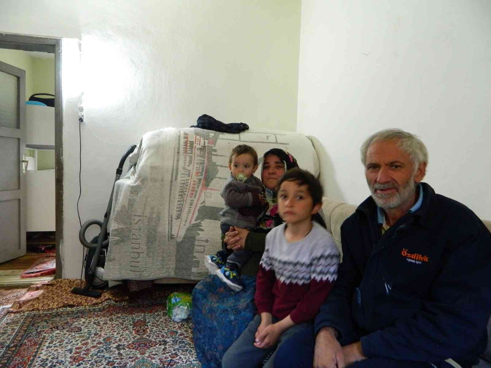 Posof Kaymakamı Çelik, elektriği olmayan ailenin sorununu çözdü #ardahan