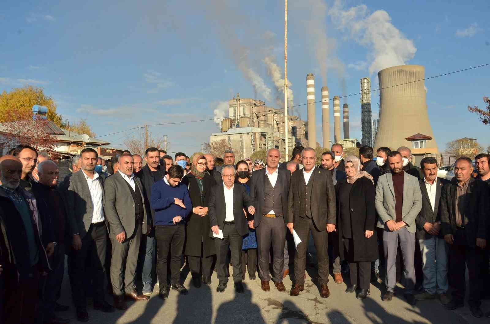 Filtresiz santralin bacalarından kül yağmasına tepki #kahramanmaras