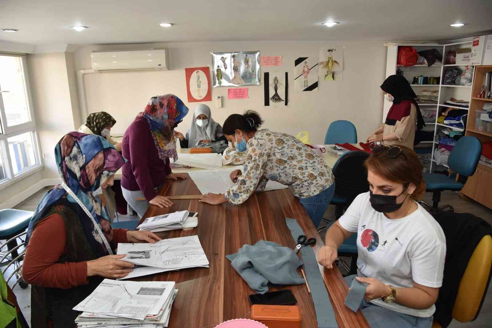 Katıldıkları kurs sayesinde hazır giyim sektöründe iş bulacaklar #manisa
