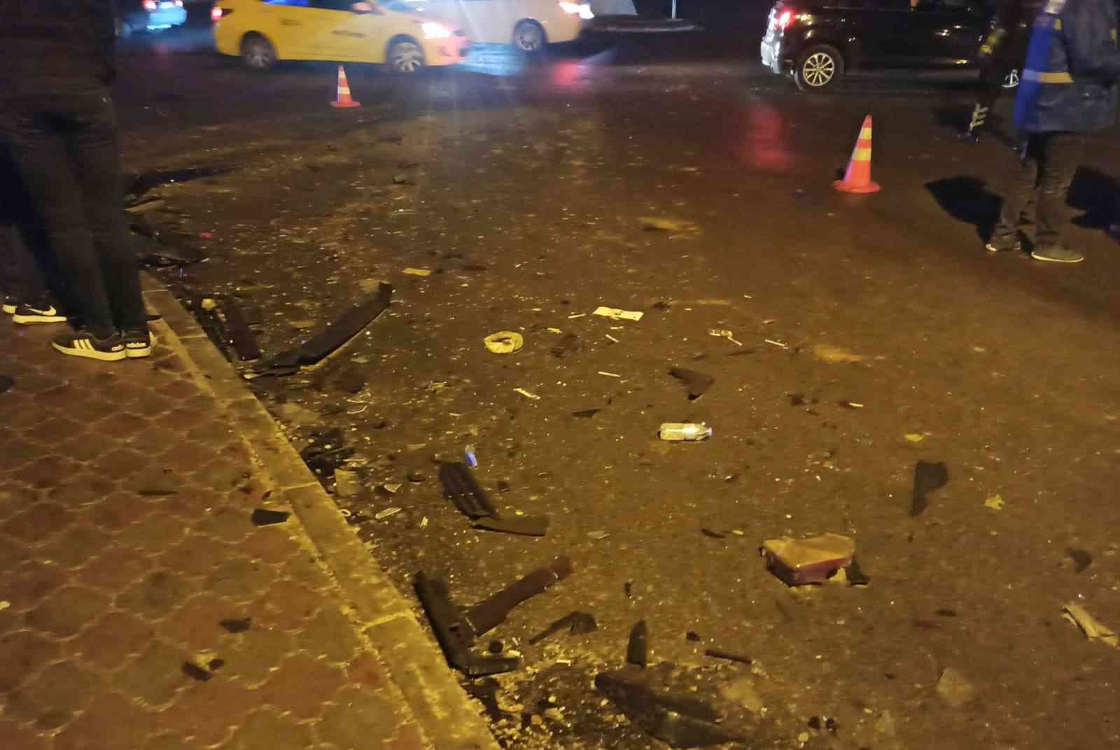 Ankara’da otomobil ile kamyonet kafa kafaya çarpıştı: 7 yaralı #ankara
