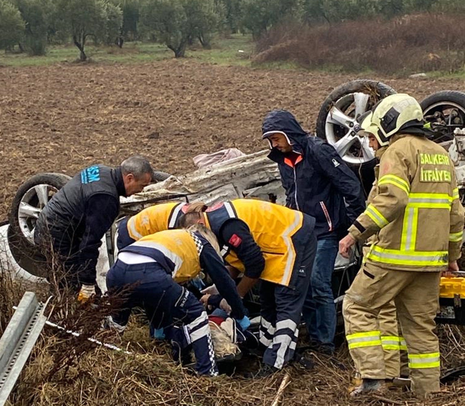 Ayvalık’ta trafik kazası ucuz atlatıldı: 2 yaralı #balikesir