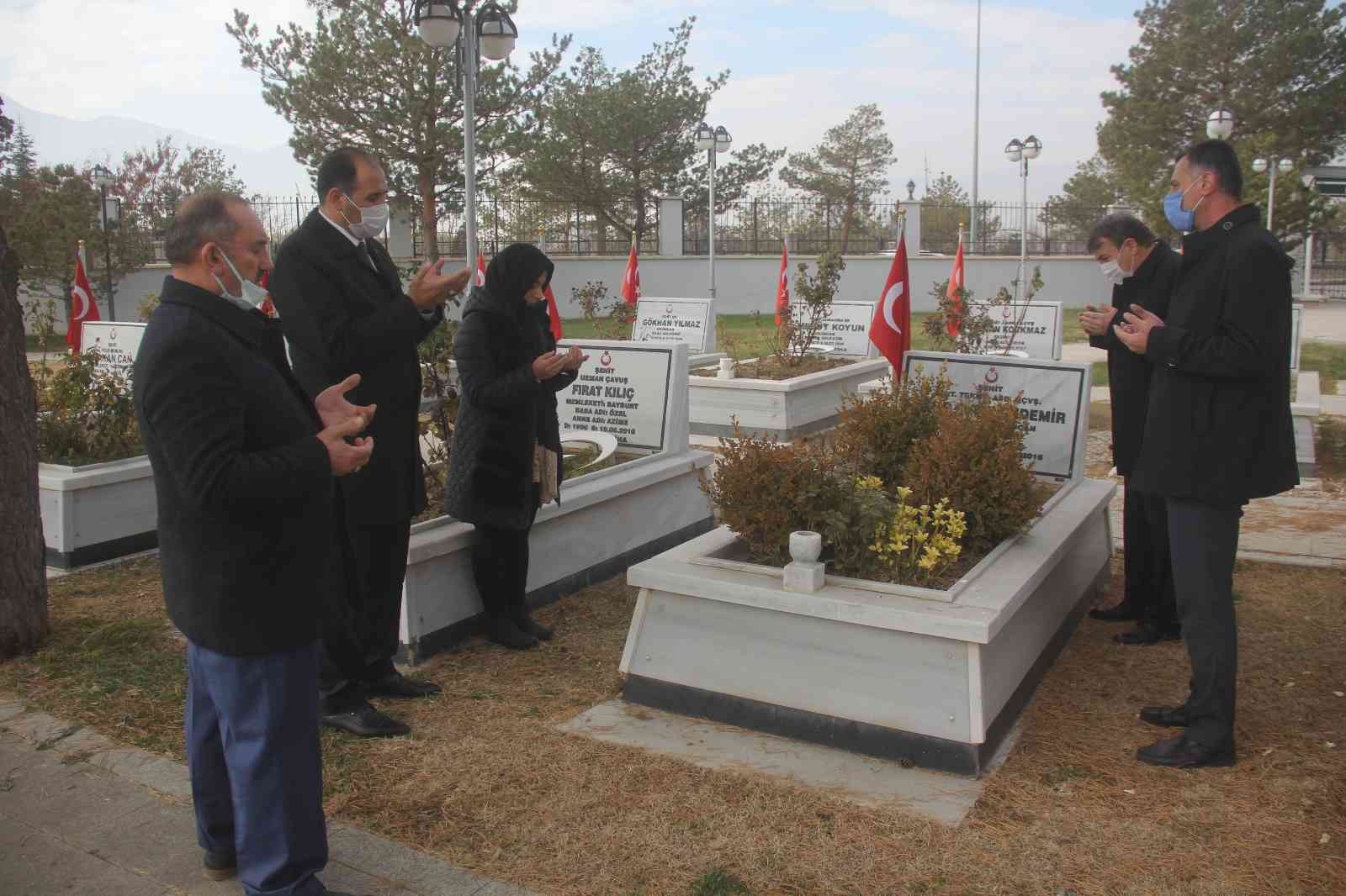 Hayatını kaybeden öğretmen ve şehitler unutulmadı #erzincan