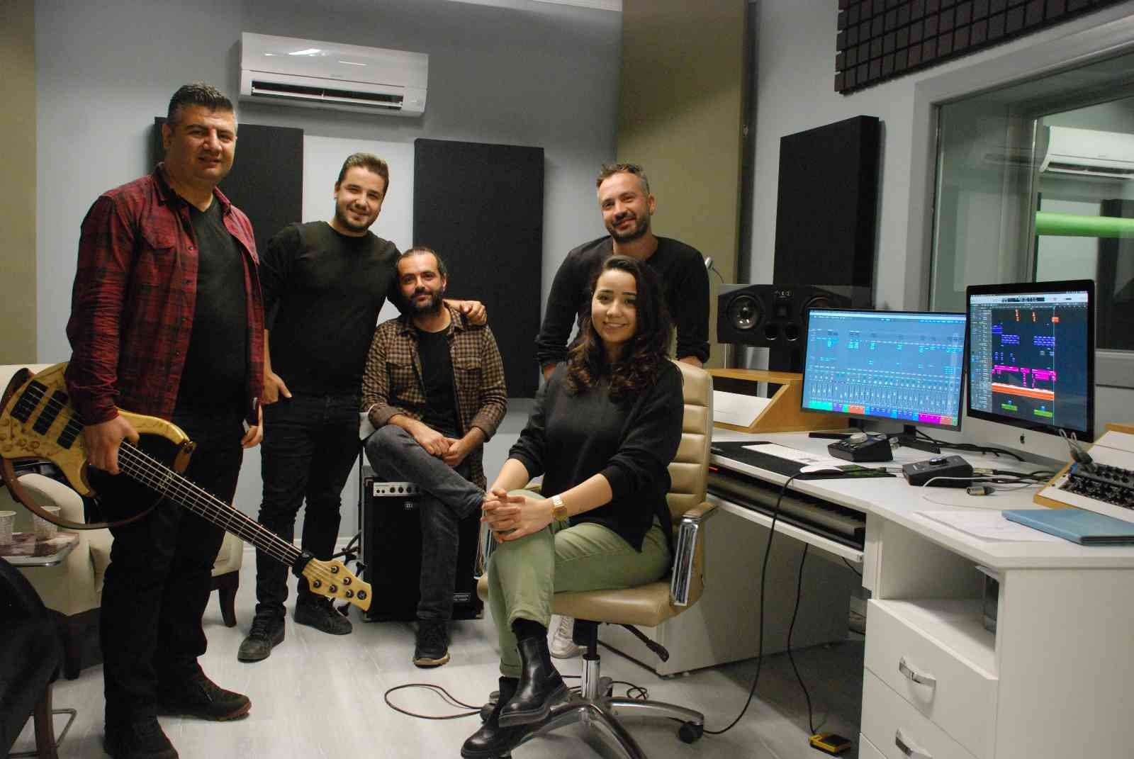 Müzik öğretmenlerinden 24 Kasım için pop şarkı #izmir