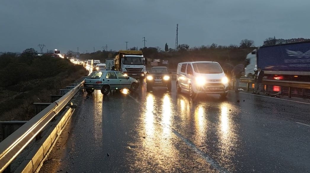 Yağış kaza getirdi: 3 araç çarpıştı yolda uzun kuyruklar oluştu #tekirdag