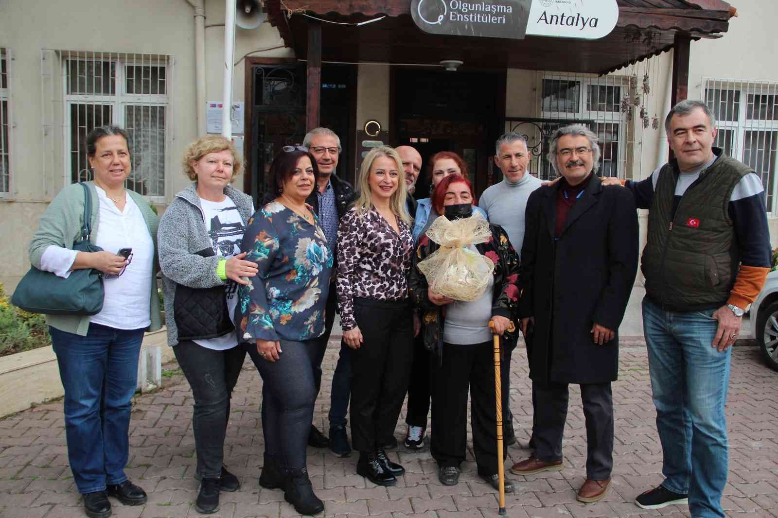 45 yıl sonra öğretmenleriyle bir araya geldiler #antalya