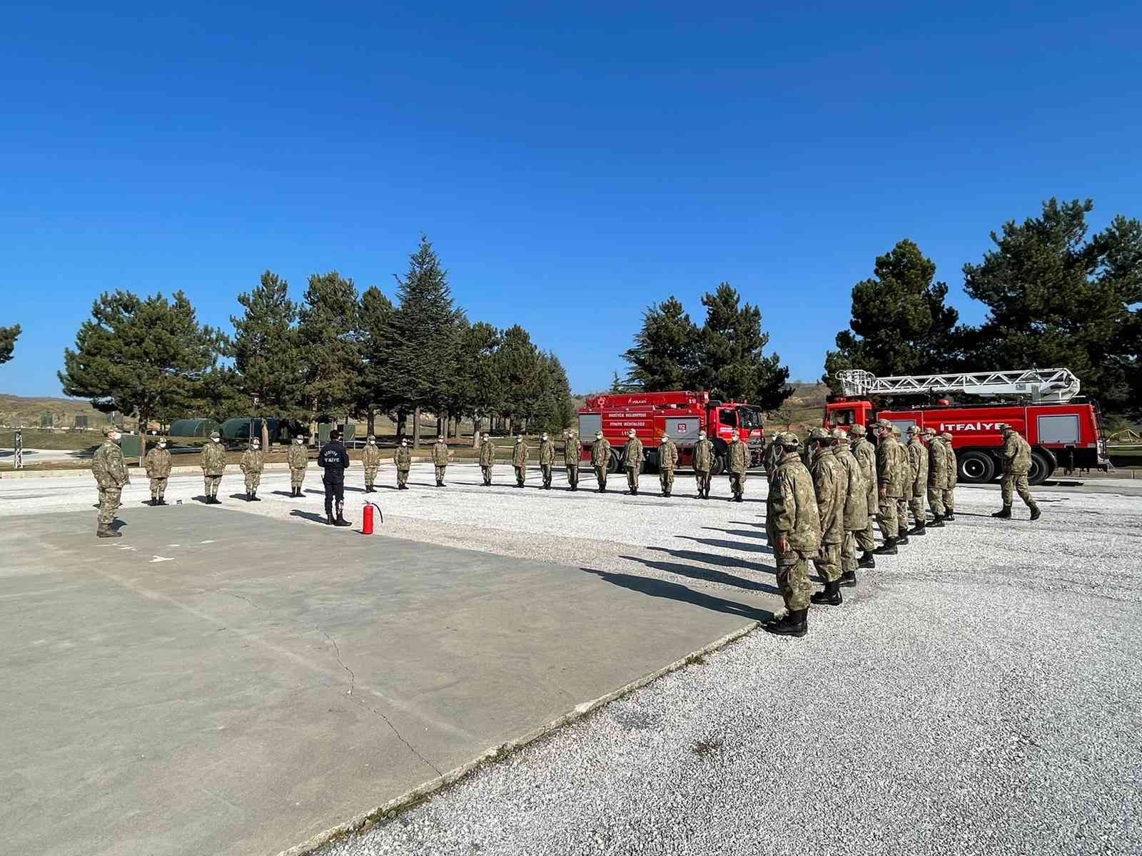 Bozüyük Belediyesi itfaiyesinden askerlere yangın eğitimi #bilecik