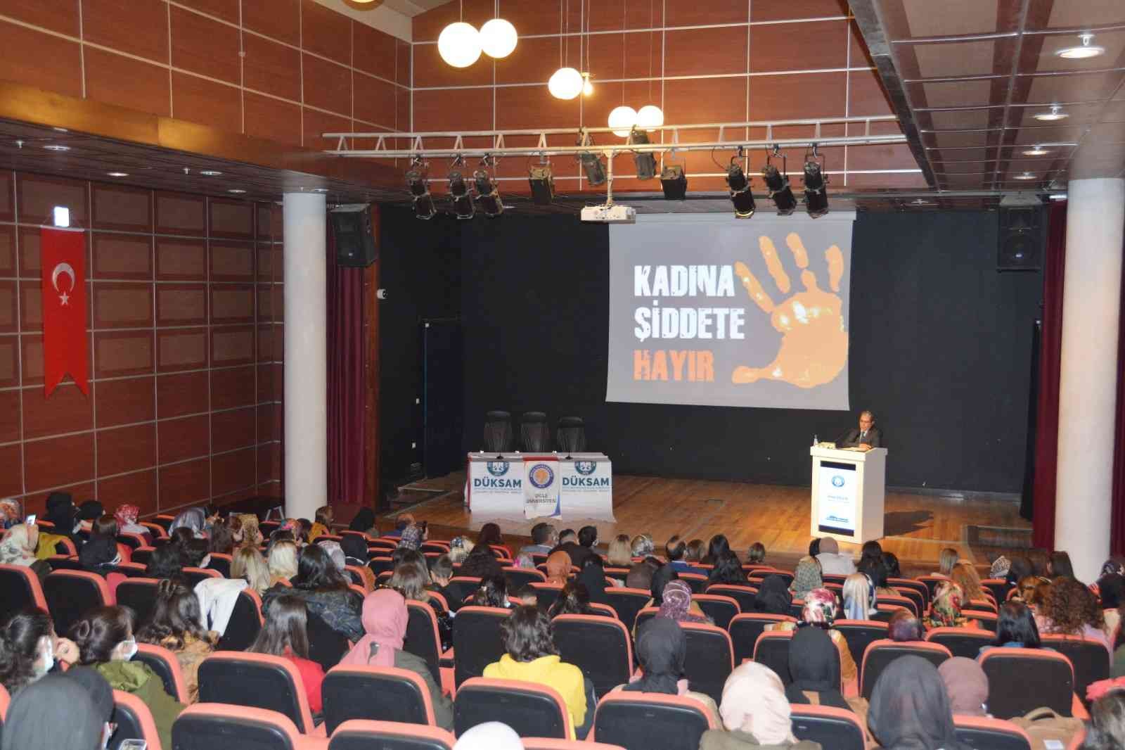 DÜ’de kadına yönelik şiddet ve kadın temalı sergi düzenlendi #diyarbakir