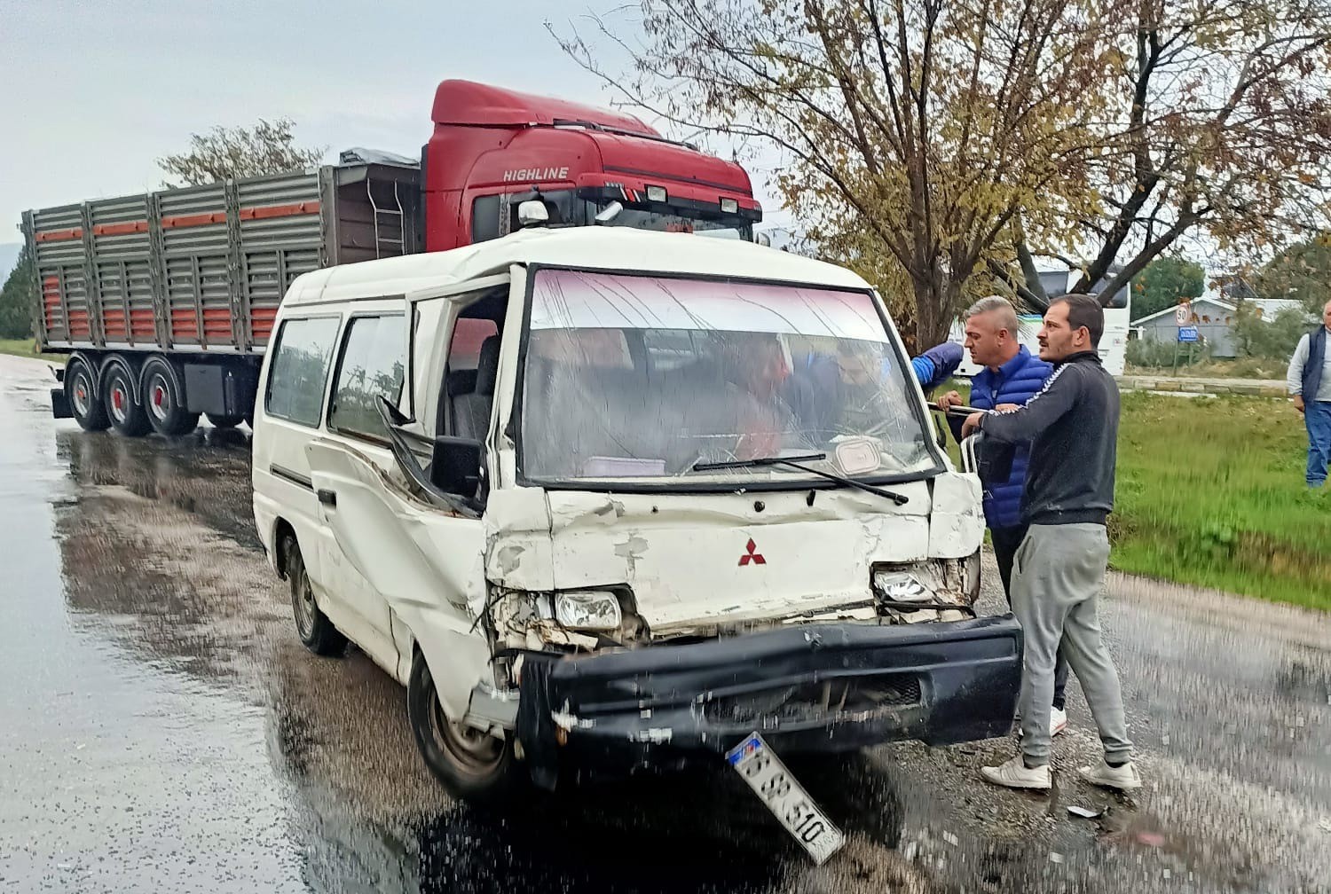 Erdek’te yağışta 4 ayrı trafik kazası meydana geldi #balikesir