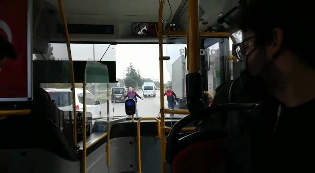 Yolda kamyonet terörü: Ring otobüsündeki 10’larca öğrencinin hayatını tehlikeye attı #samsun