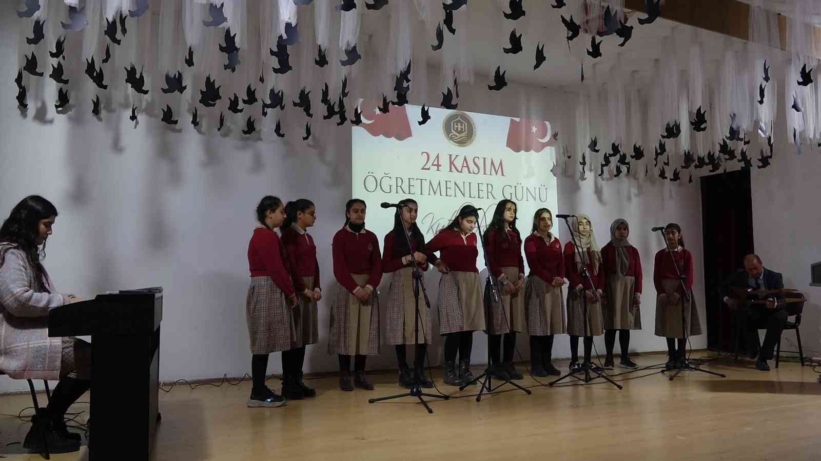 Erciş’te 24 Kasım Öğretmenler Günü kutlandı #van