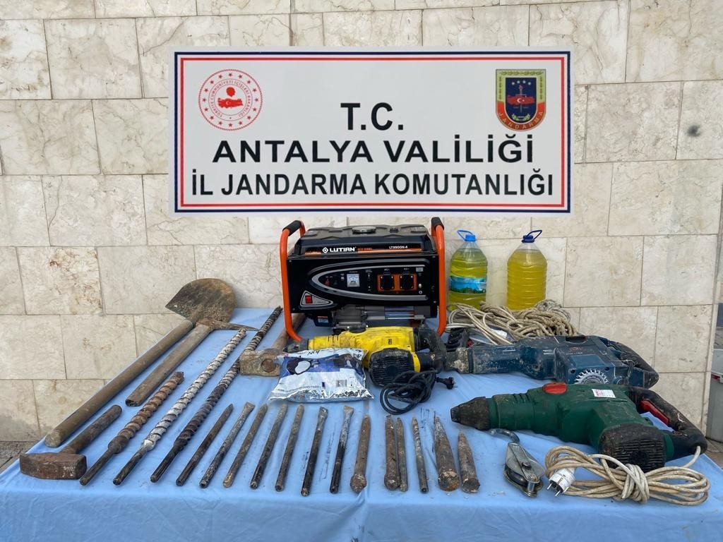 Jandarma define avcılarını suçüstü yakaladı #antalya
