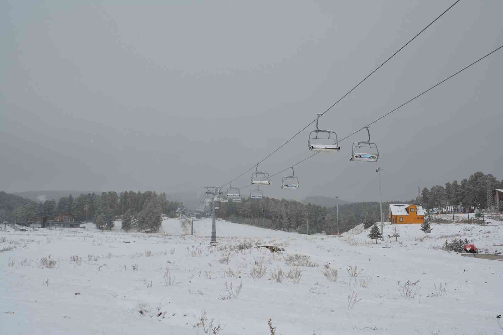 Sarıkamış Kayak Merkezi beyaza büründü #kars