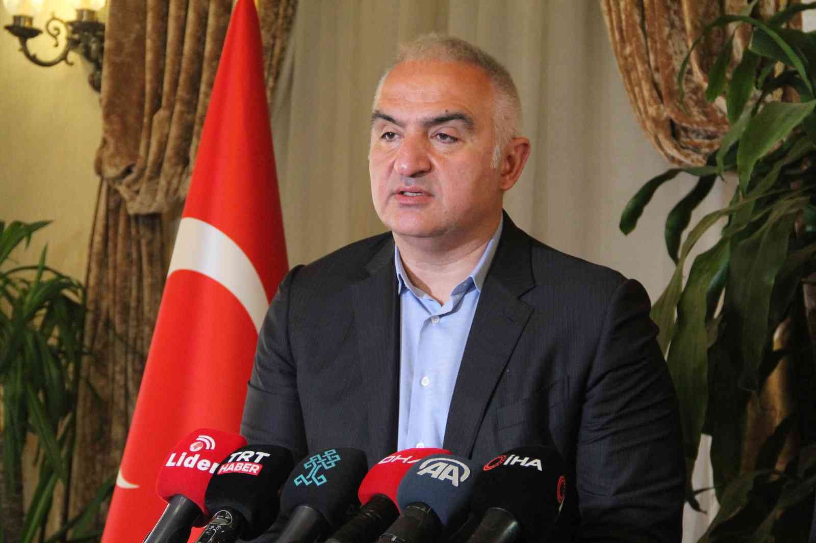 Bakan Ersoy: 2022’de Antalya’yı daha yoğun bir sezon bekliyor #antalya Bakan Ersoy: 2022’de Antalya’yı daha yoğun bir sezon bekliyor #antalya