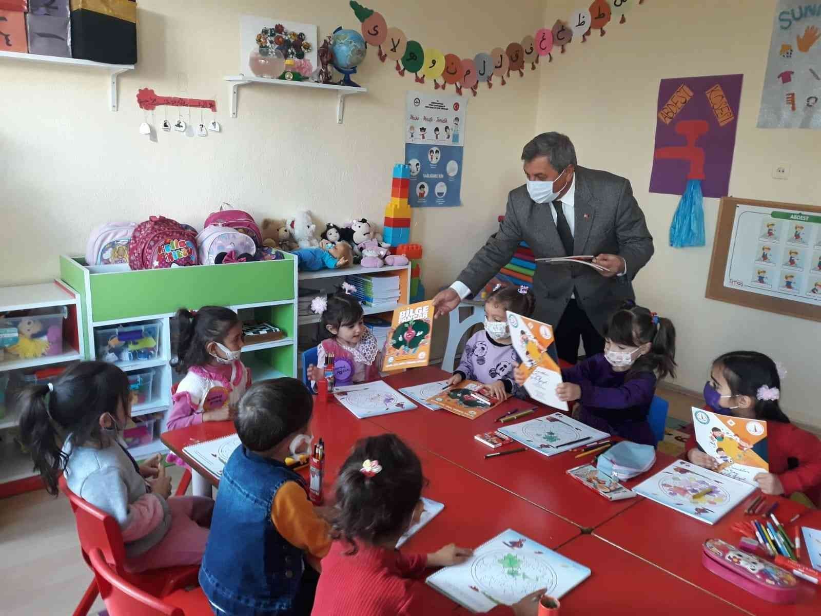 Başkan Arif Teke’den, Kur’an Kursu öğrencilerine boyama kitabı ve kalem seti #kutahya