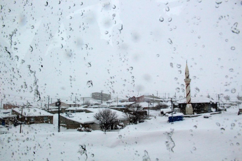 Bayburt’ta sabah saatlerinde sis etkili oldu