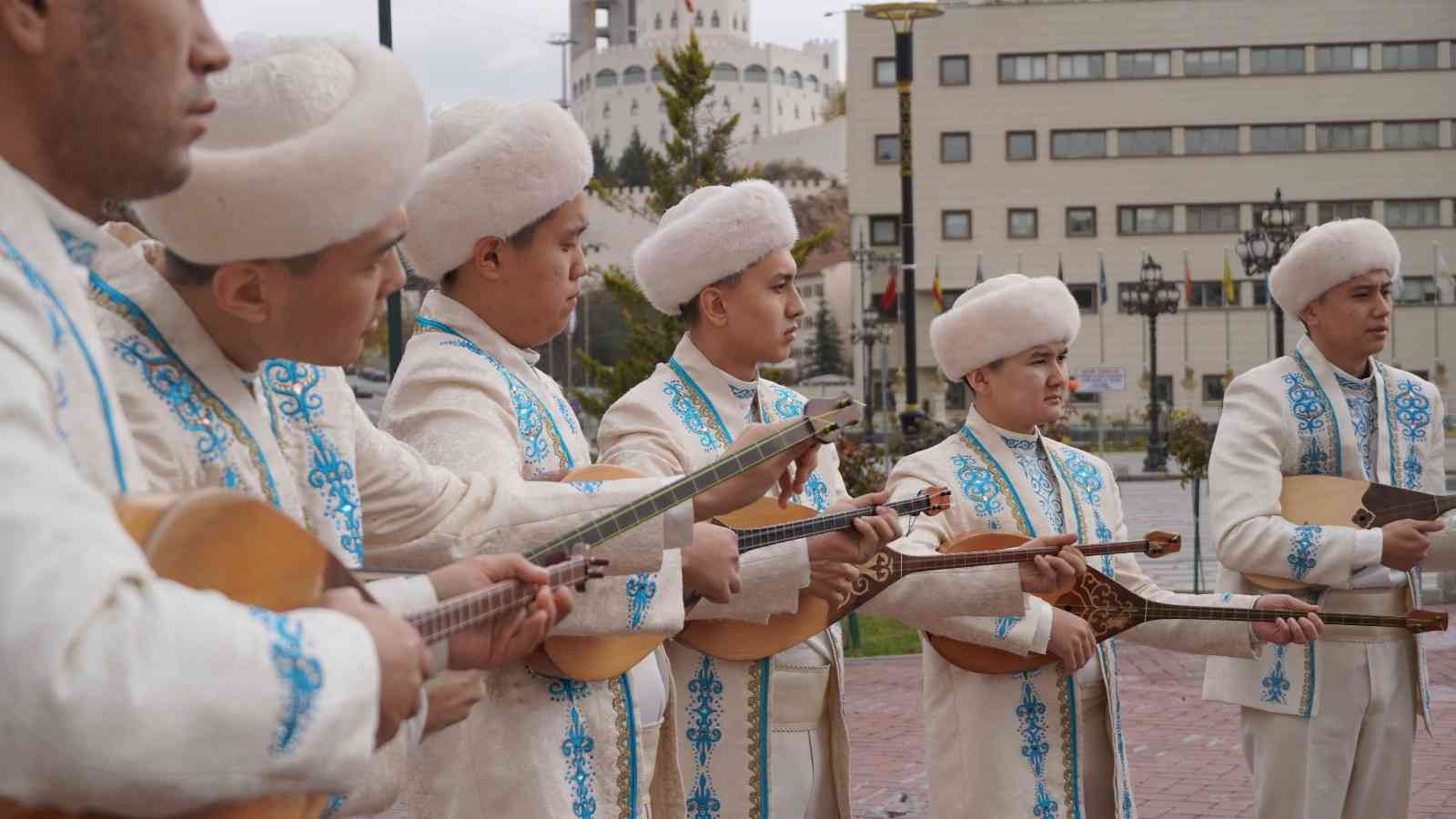 Kazakistanlı Sanatçılar Keçiören’de “Flash Mob” yaptı #ankara