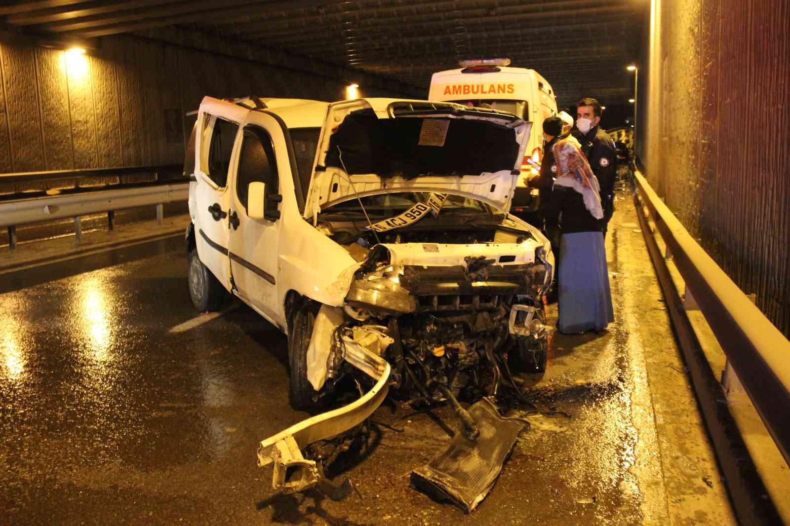 Tünelde meydana gelen kazada 3 kişi yaralandı #kocaeli