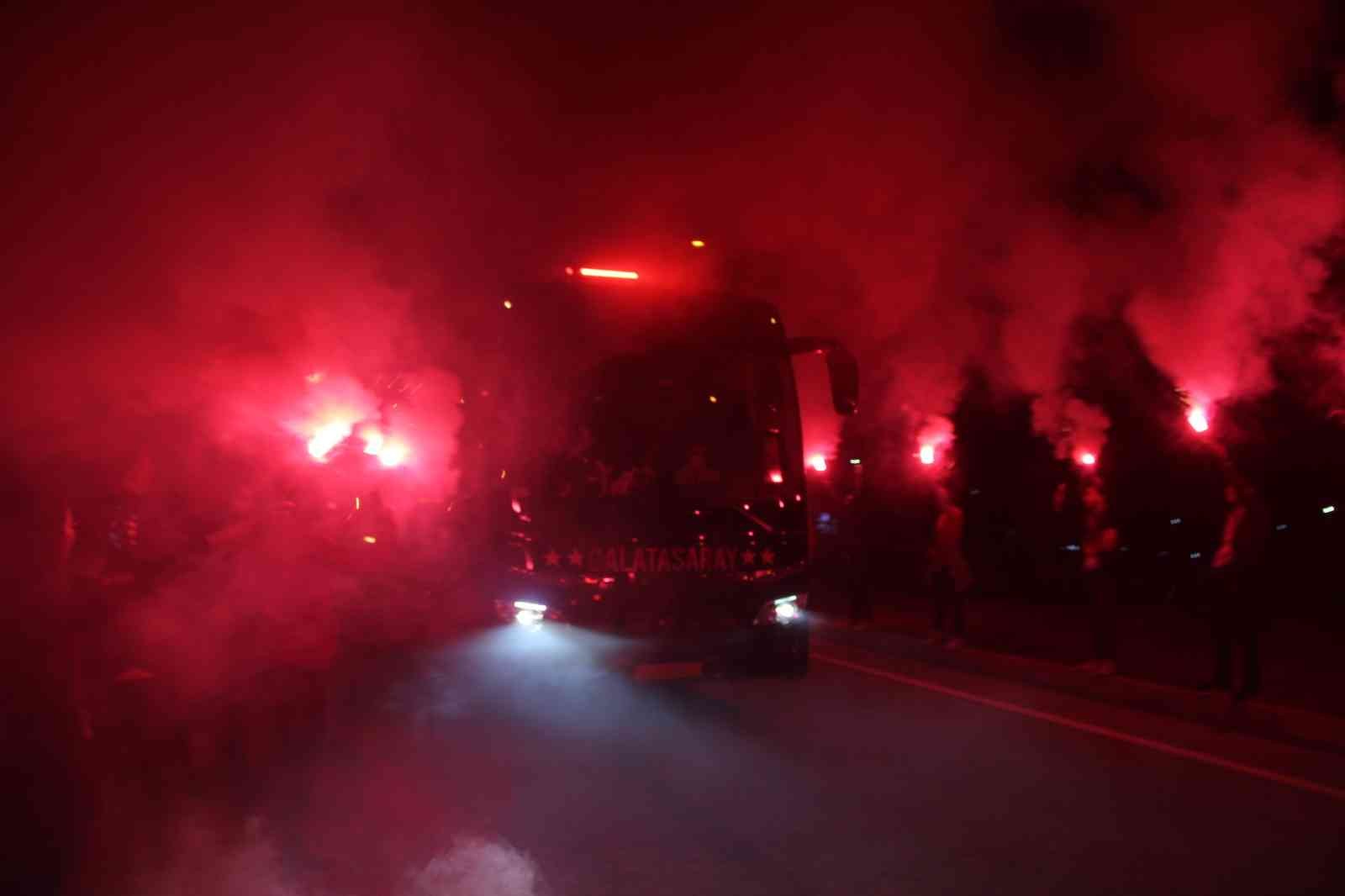 Galatasaray’a Malatya’da coşkulu karşılama #malatya