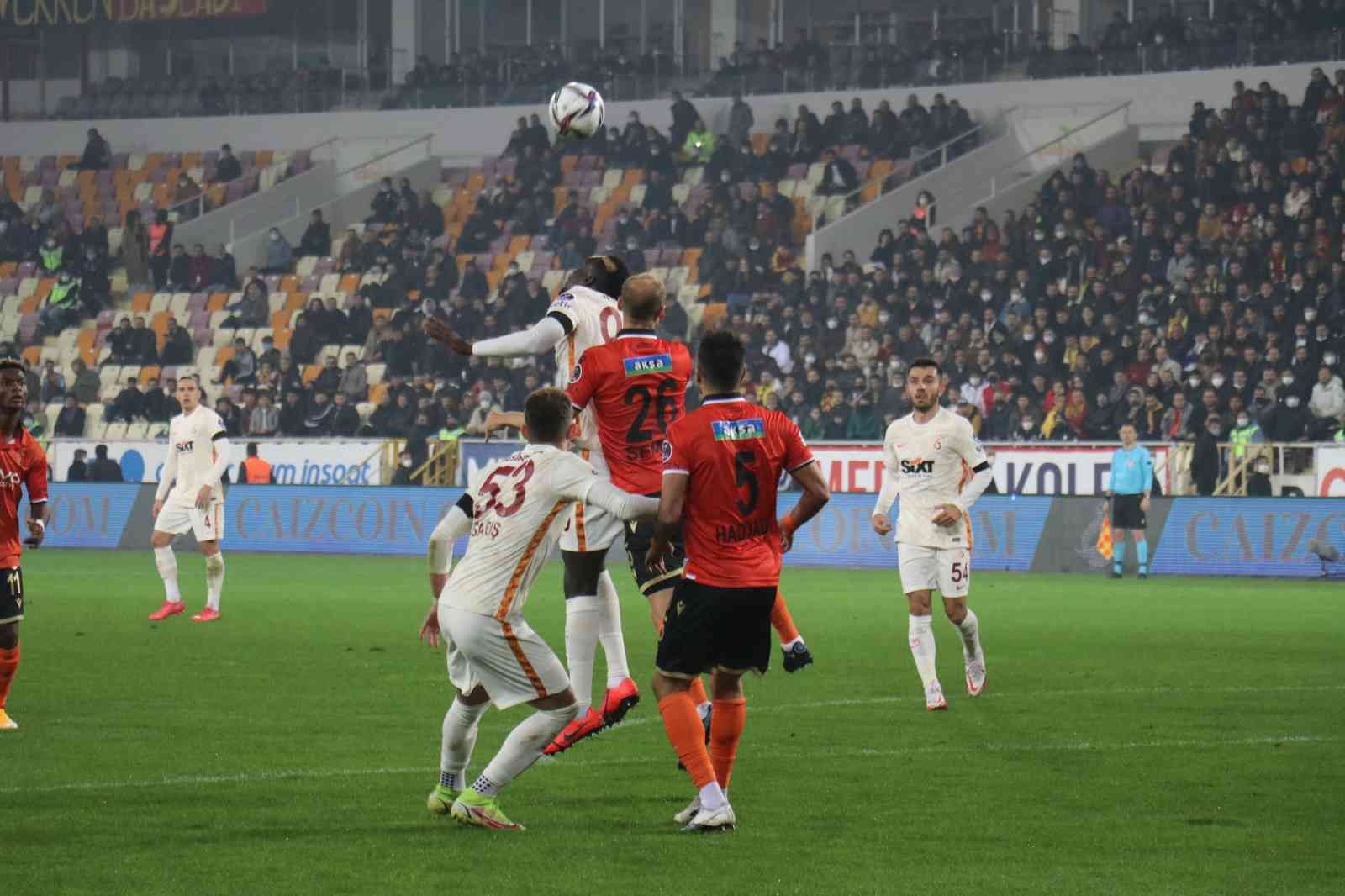 Spor Toto Süper Lig: Yeni Malatyaspor: 0 - Galatasaray: 0 (İlk yarı) #malatya