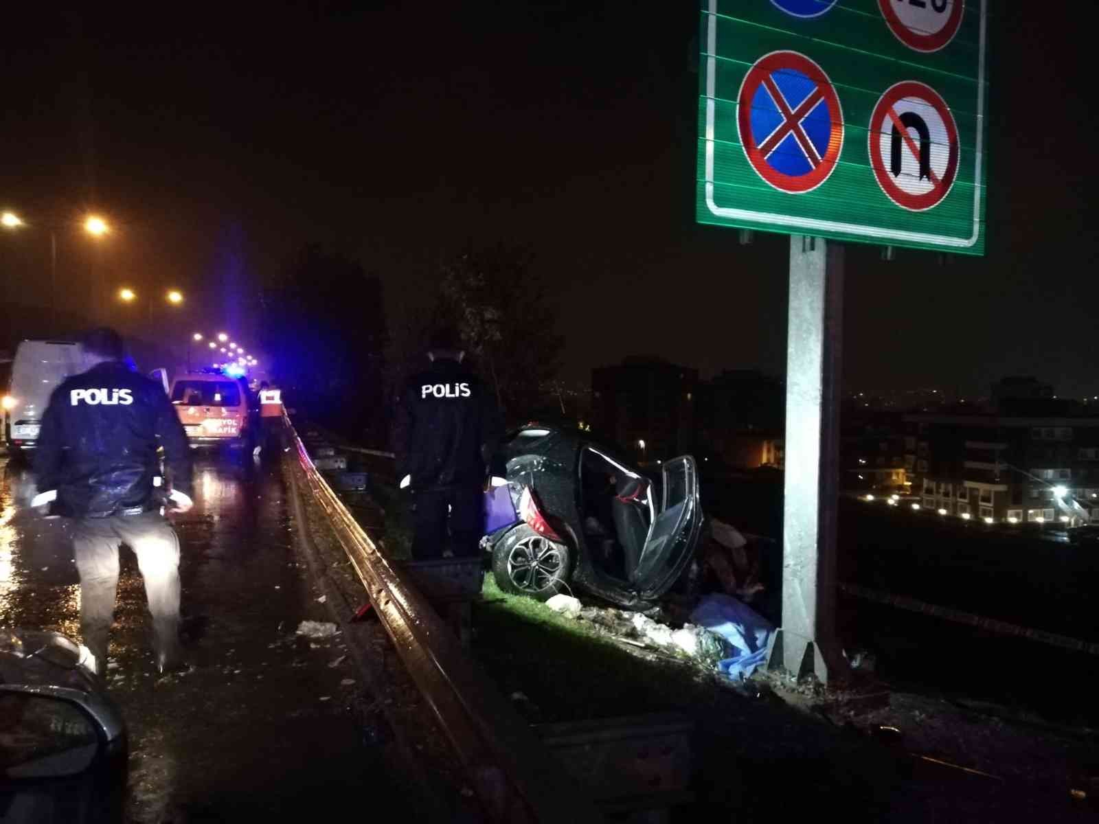 İzmir’de kaza sonrası hurdaya dönen aracın sürücüsü hayatını kaybetti #izmir
