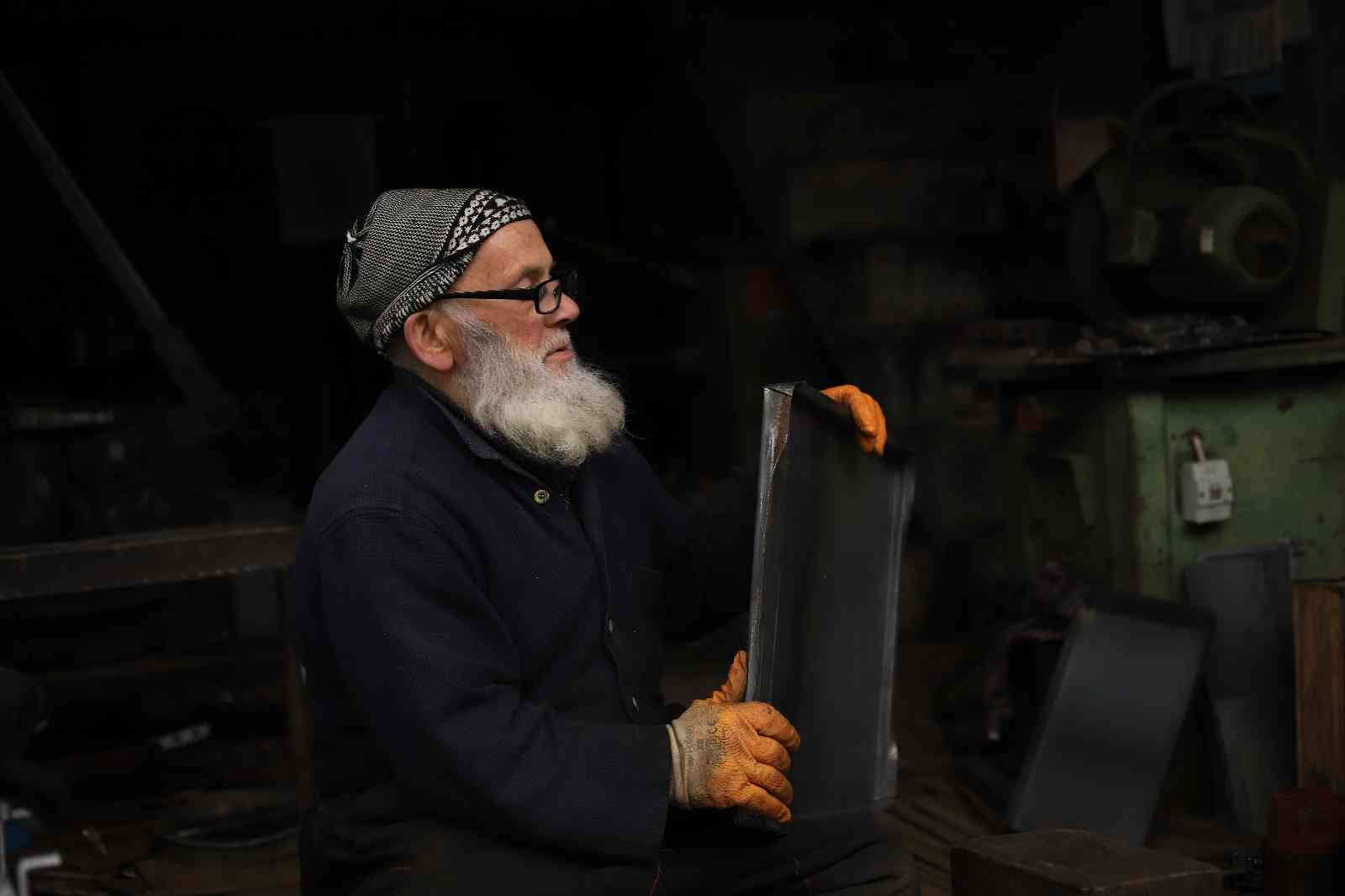 75 yaşındaki soba ustası unutulmaya yüz tutmuş mesleğini yaşatmaya çalışıyor #rize
