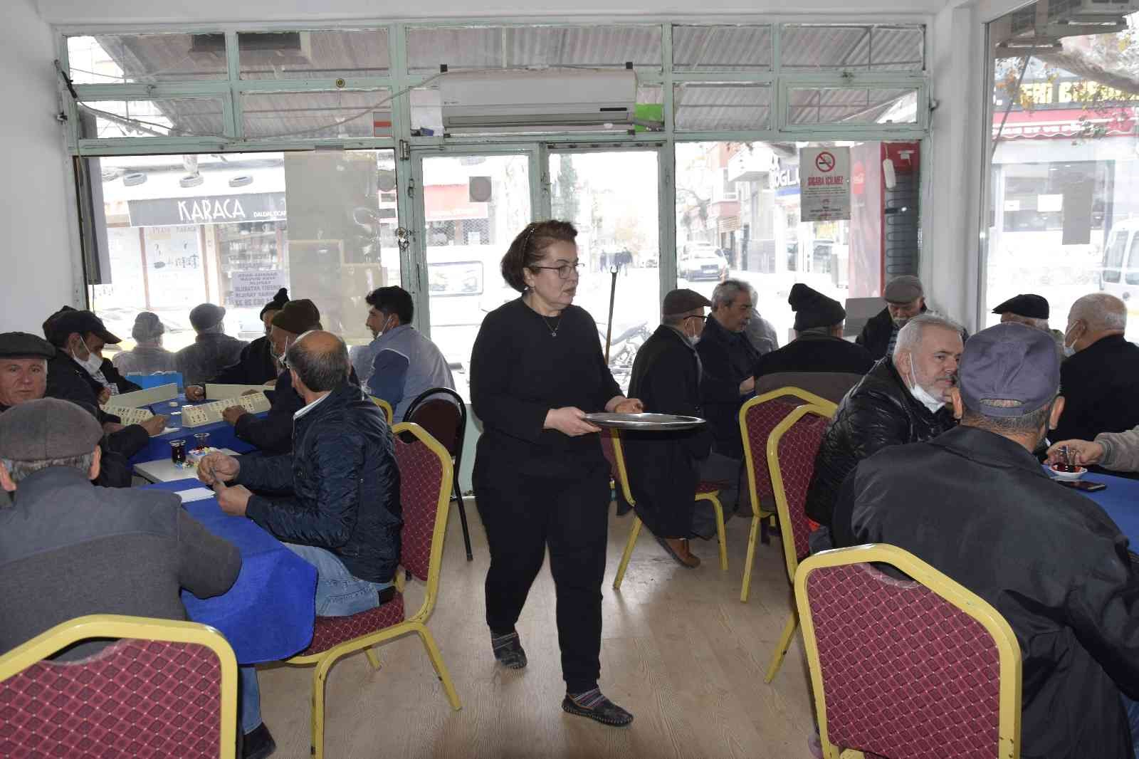 Burdurlu kadın gençlerin marka takıntısı sebebiyle iş yerini kapatıp kahvehane açtı #burdur