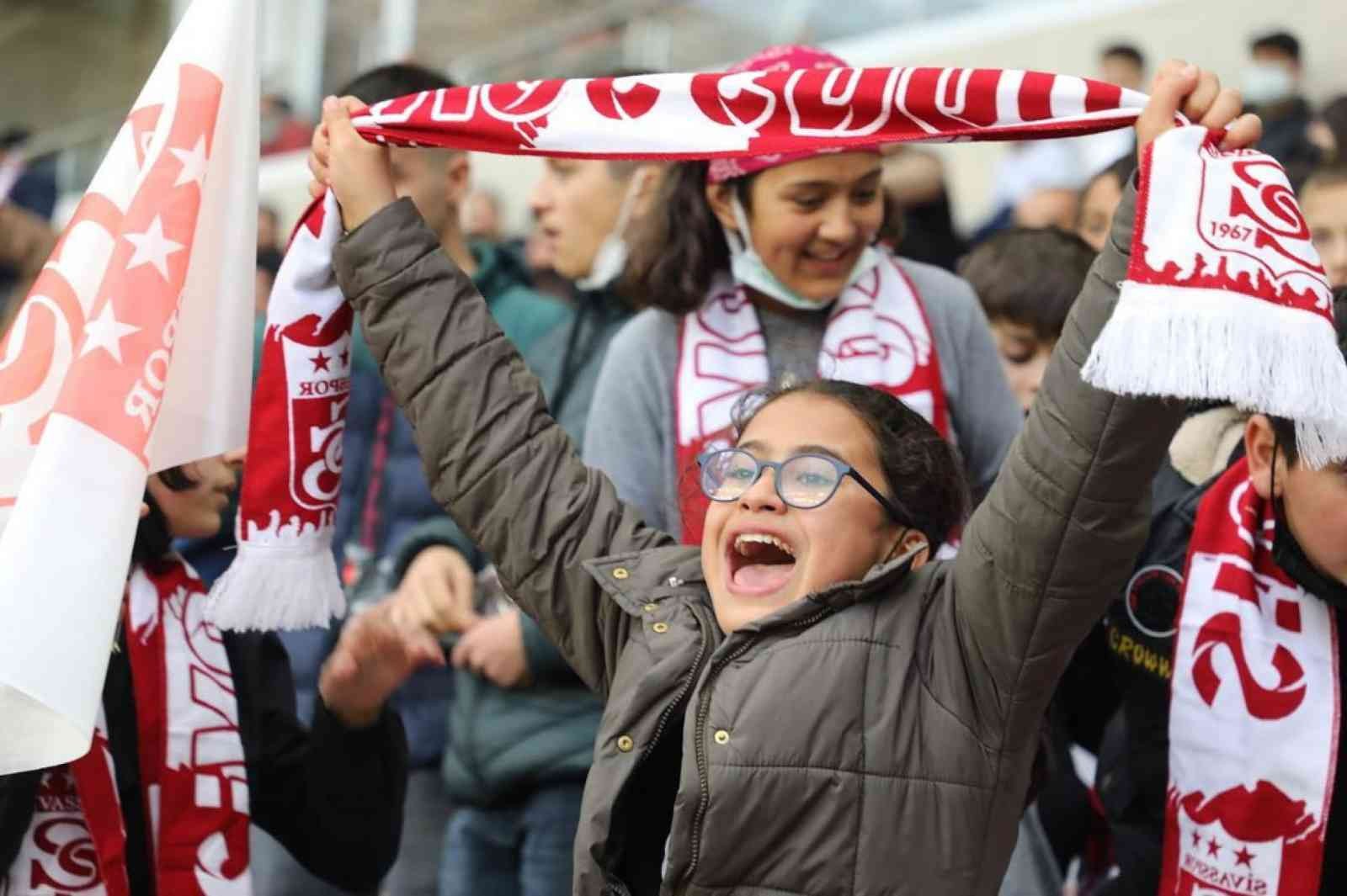 Minik Yiğidolar, Sivasspor’a destek olmaya devam ediyor #sivas