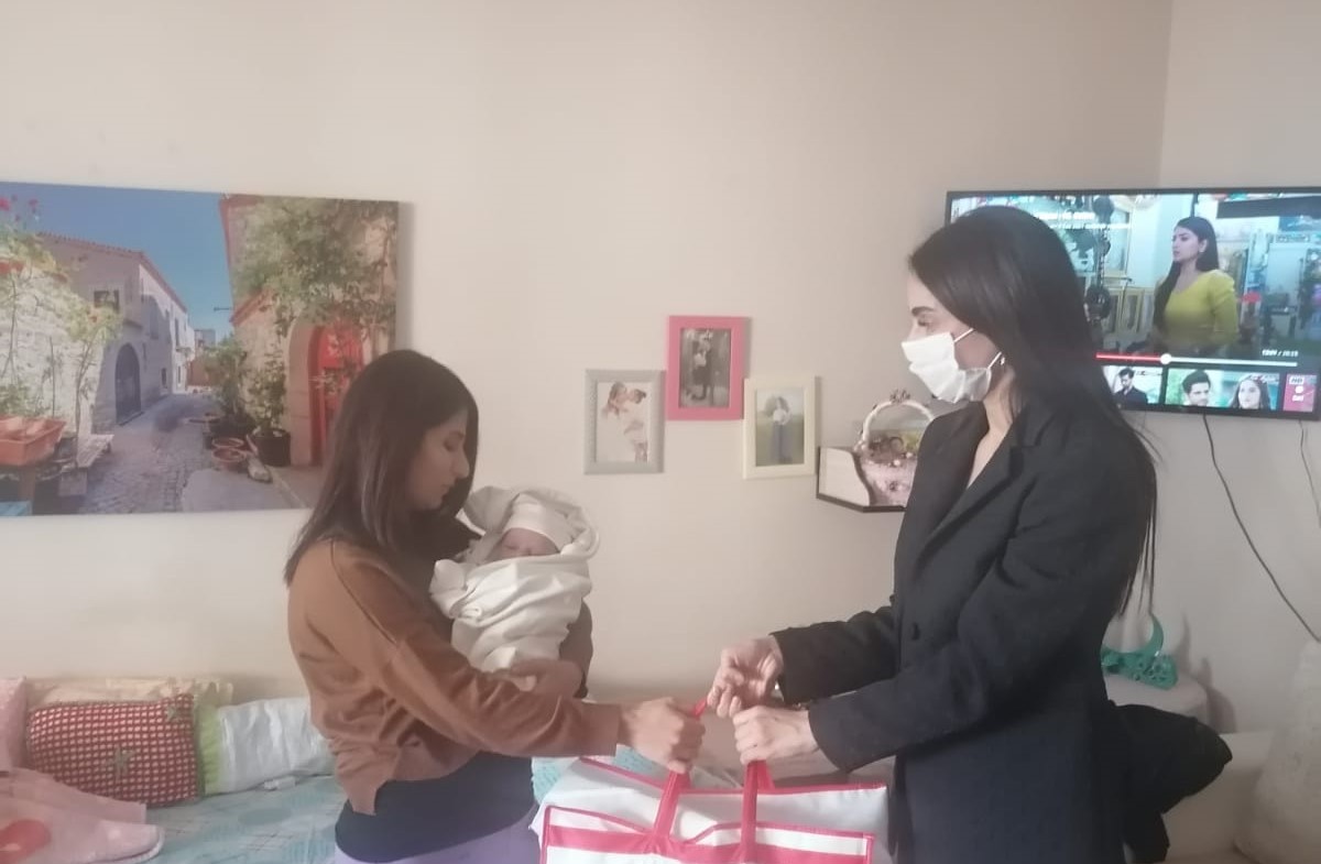 Arsuz’da Hoş geldin bebek paketi dağıtımı başladı