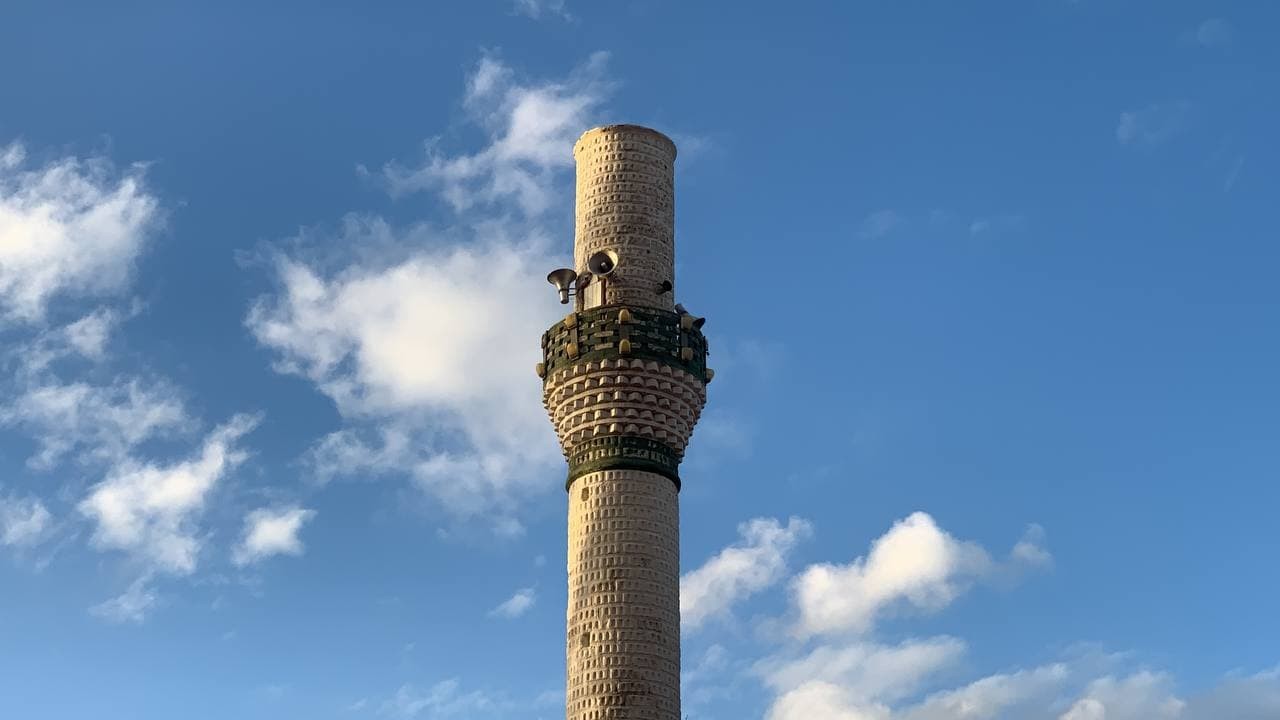 Şiddetli fırtına cami minaresini yıktı #corum
