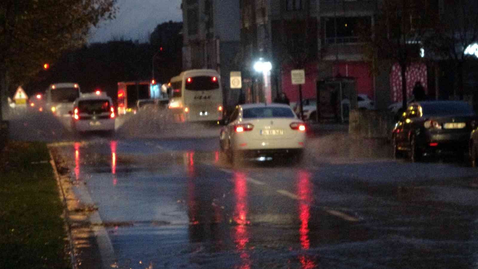 Tekirdağ’da yağmur caddeleri göle çevirdi #tekirdag