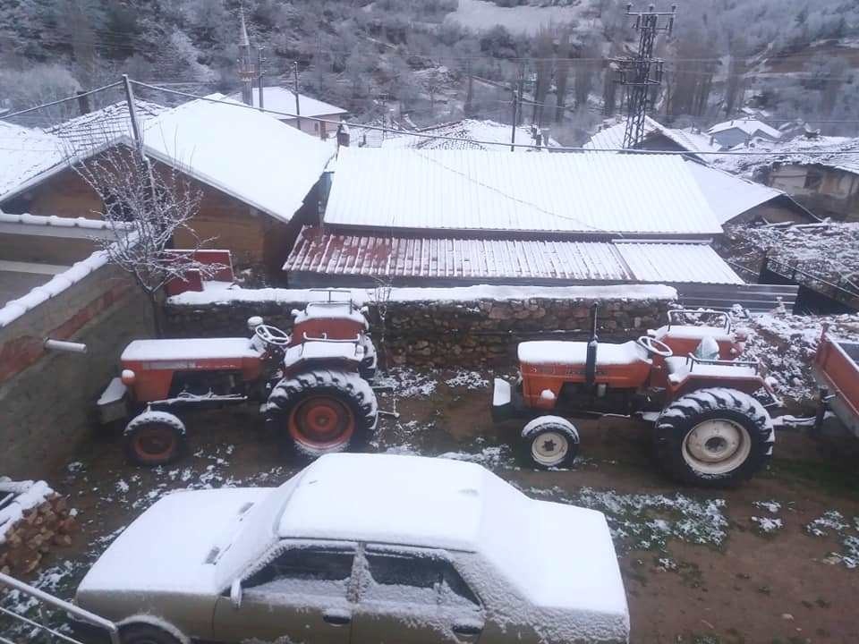 Hisarcık’ın iki köyüne mevsimin ilk karı yağdı #kutahya