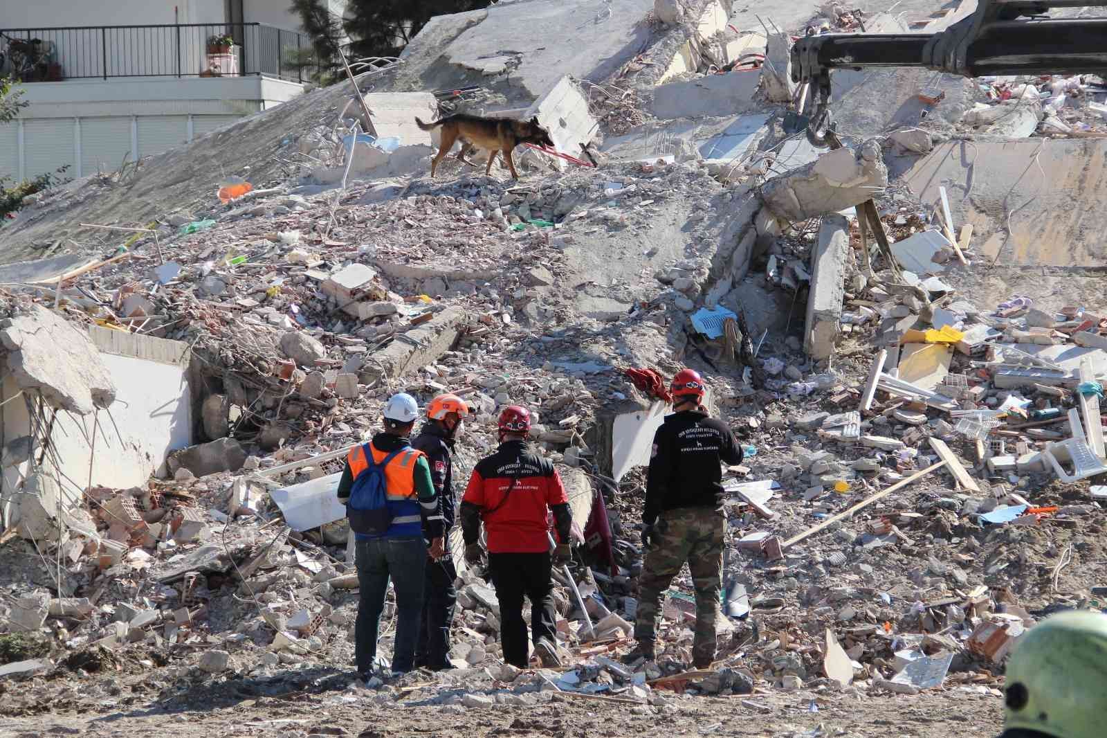 Depremde 11 kişinin öldüğü apartmanın müteahhidi: “Benim inşaatlarım yıkılmaz” #izmir