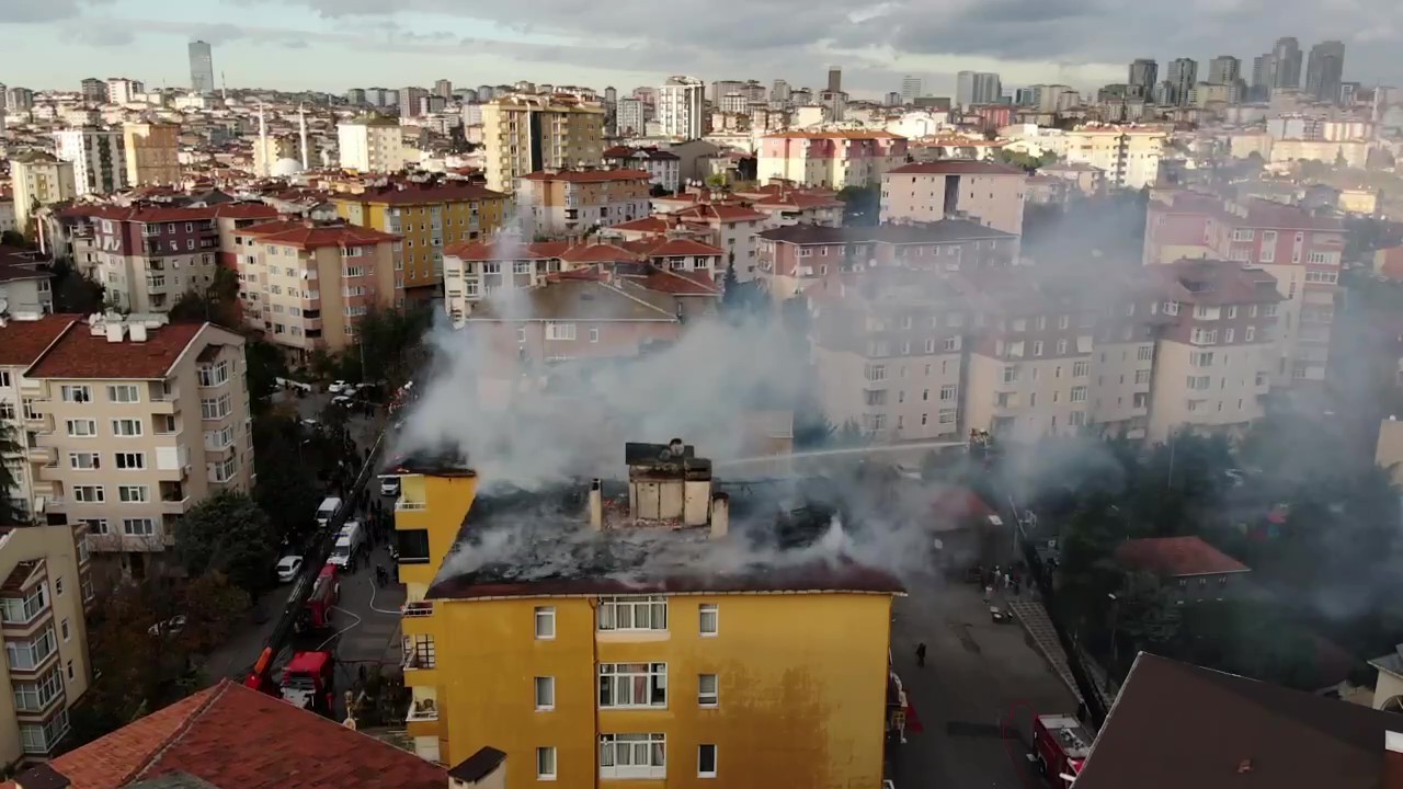 Ümraniye’de 10 katlı binanın çatısı alev alev yandı #istanbul