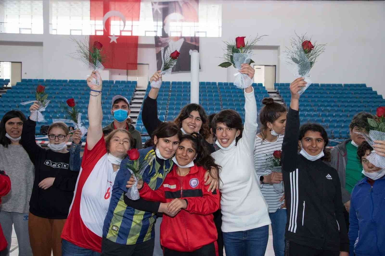 EBYÜ’de “Gönüllüler Canlarla Buluşuyor” etkinliği düzenlendi #erzincan