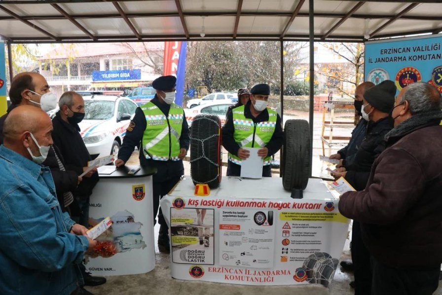 Jandarma trafik timleri, kış lastiği konusunda bilgilendirme yaptı #erzincan