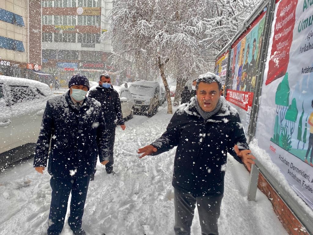Karla mücadele ekipleri iş başında #ardahan