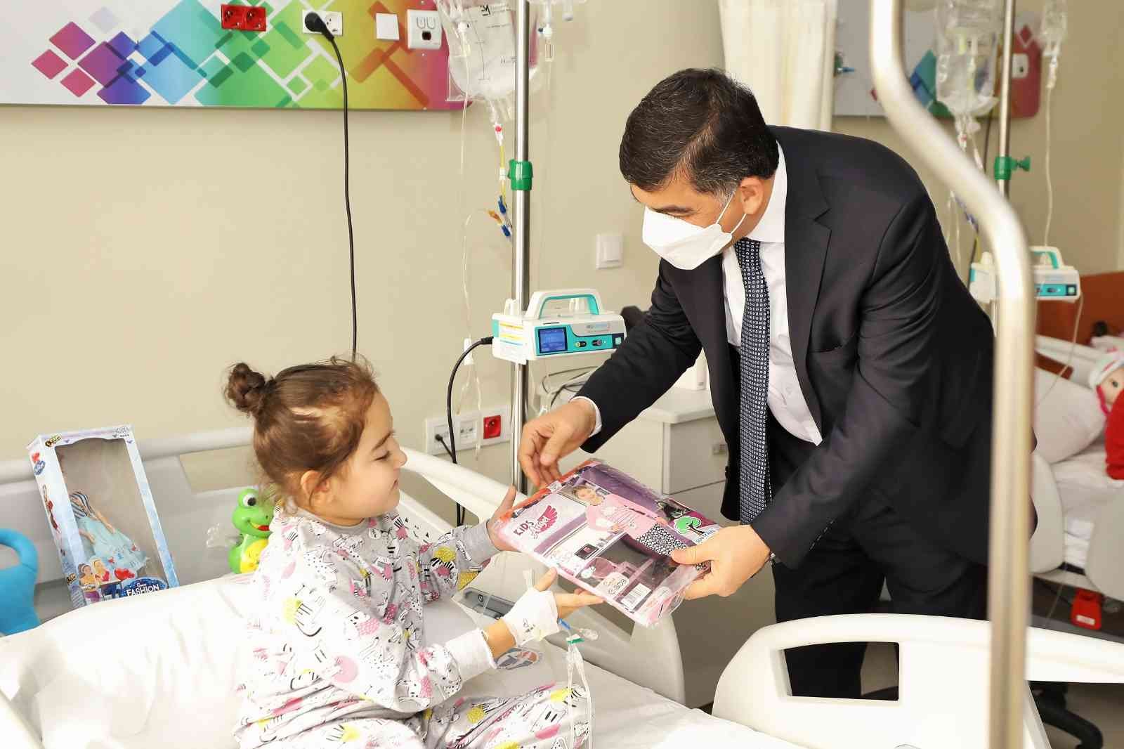 Fadıloğlu, engelli personeli ve hasta çocukları ziyaret etti #gaziantep
