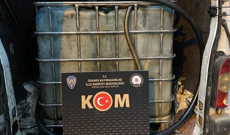İzmir’de kaçak akaryakıt üretiminde kullanılan 2 ton atık yağ ele geçirildi #izmir