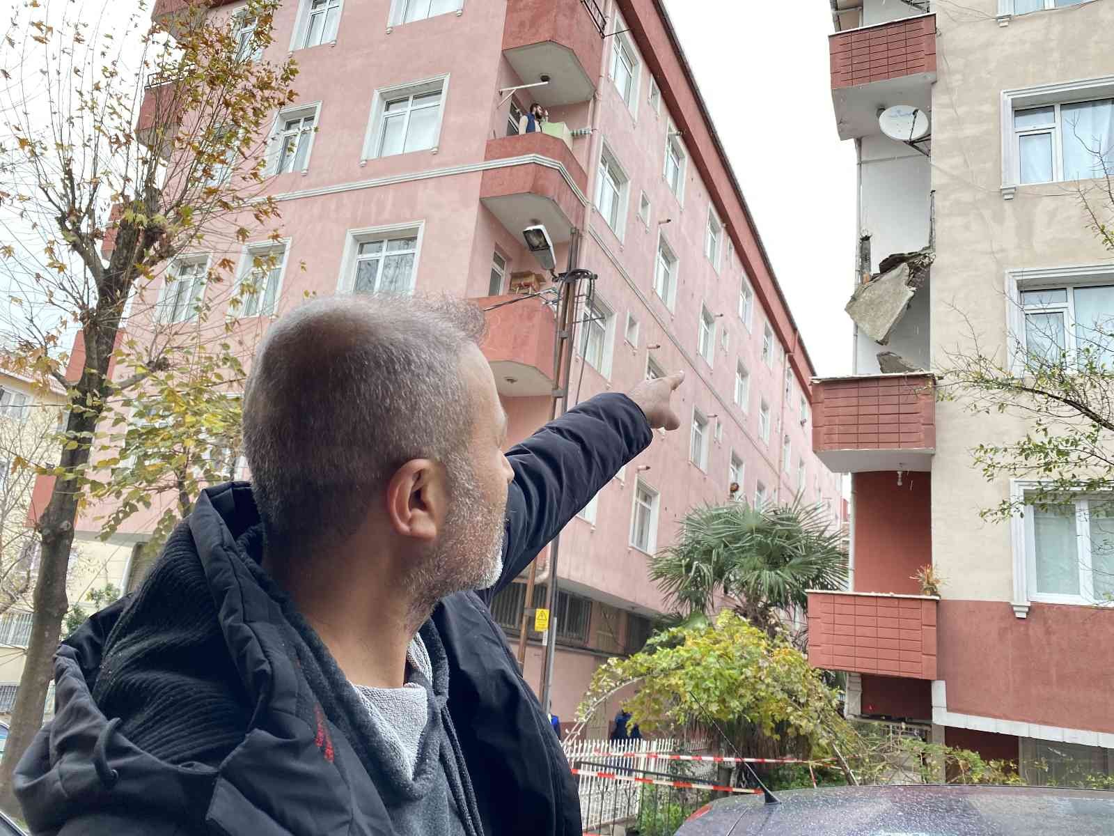 Güngören’de bir binanın 3’üncü katında bulunan balkon çöktü #istanbul