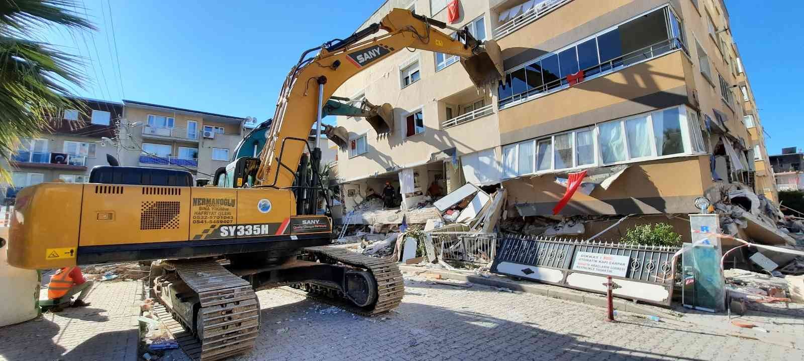 Depremde 10 kişinin yaralandığı siteyle ilgili 3 sanık yargılanacak #izmir
