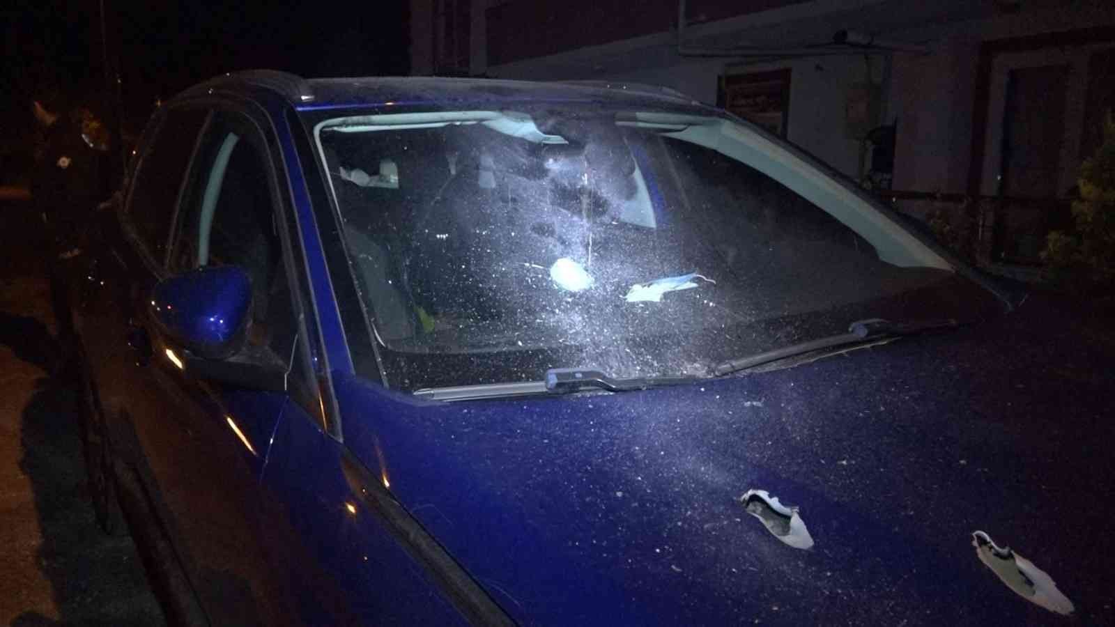 Kadın sürücünün otomobili gece yarısı kurşunlandı #sakarya