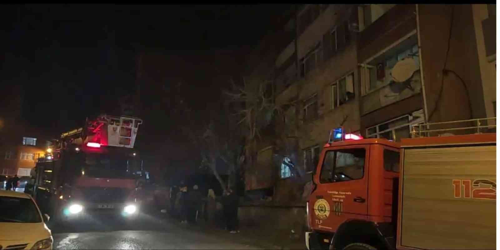 Çatı katında yangın çıktı, apartman sakinleri sokağa döküldü #zonguldak