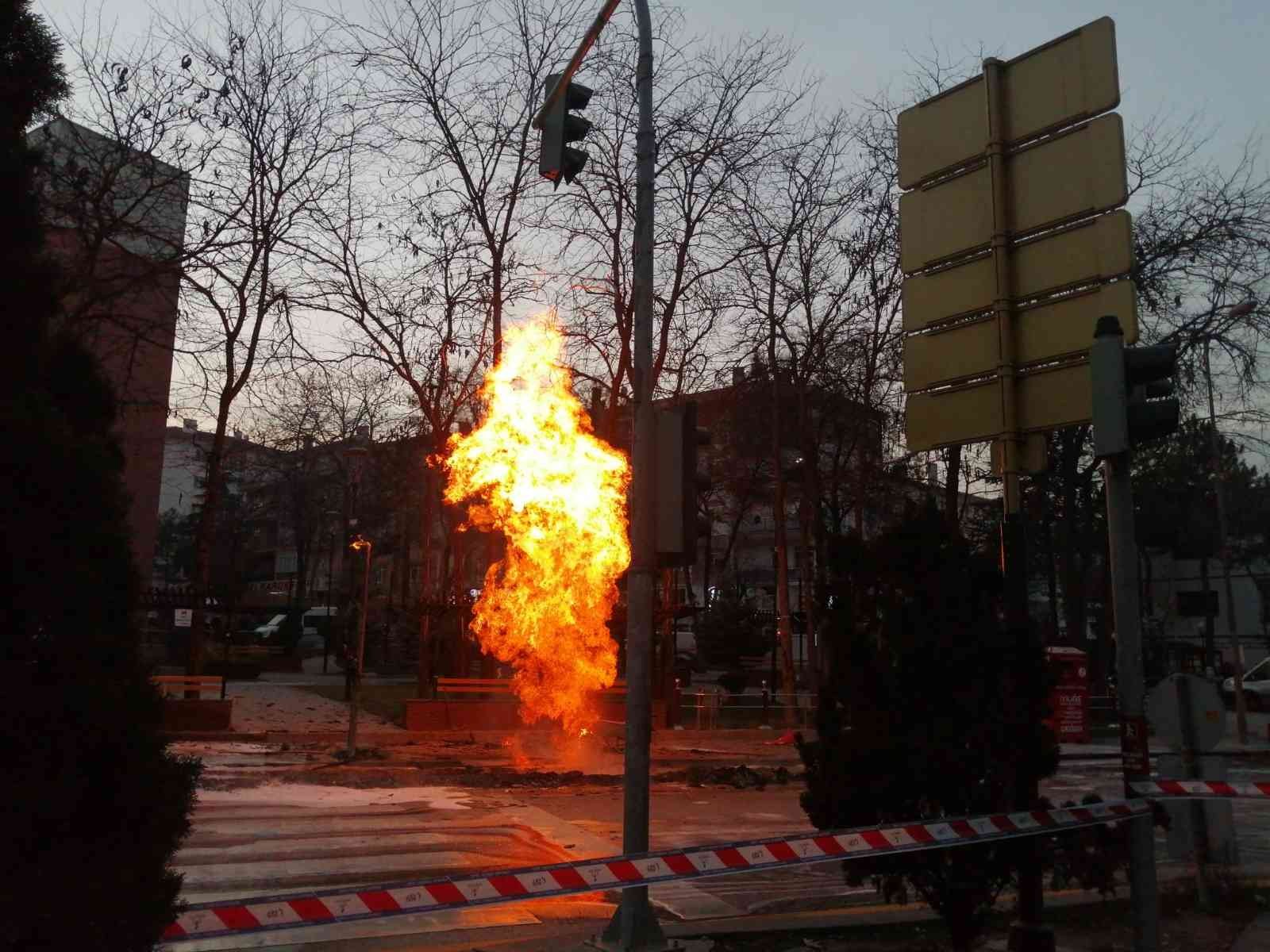 Başkent’te doğalgaz borusu patladı #ankara