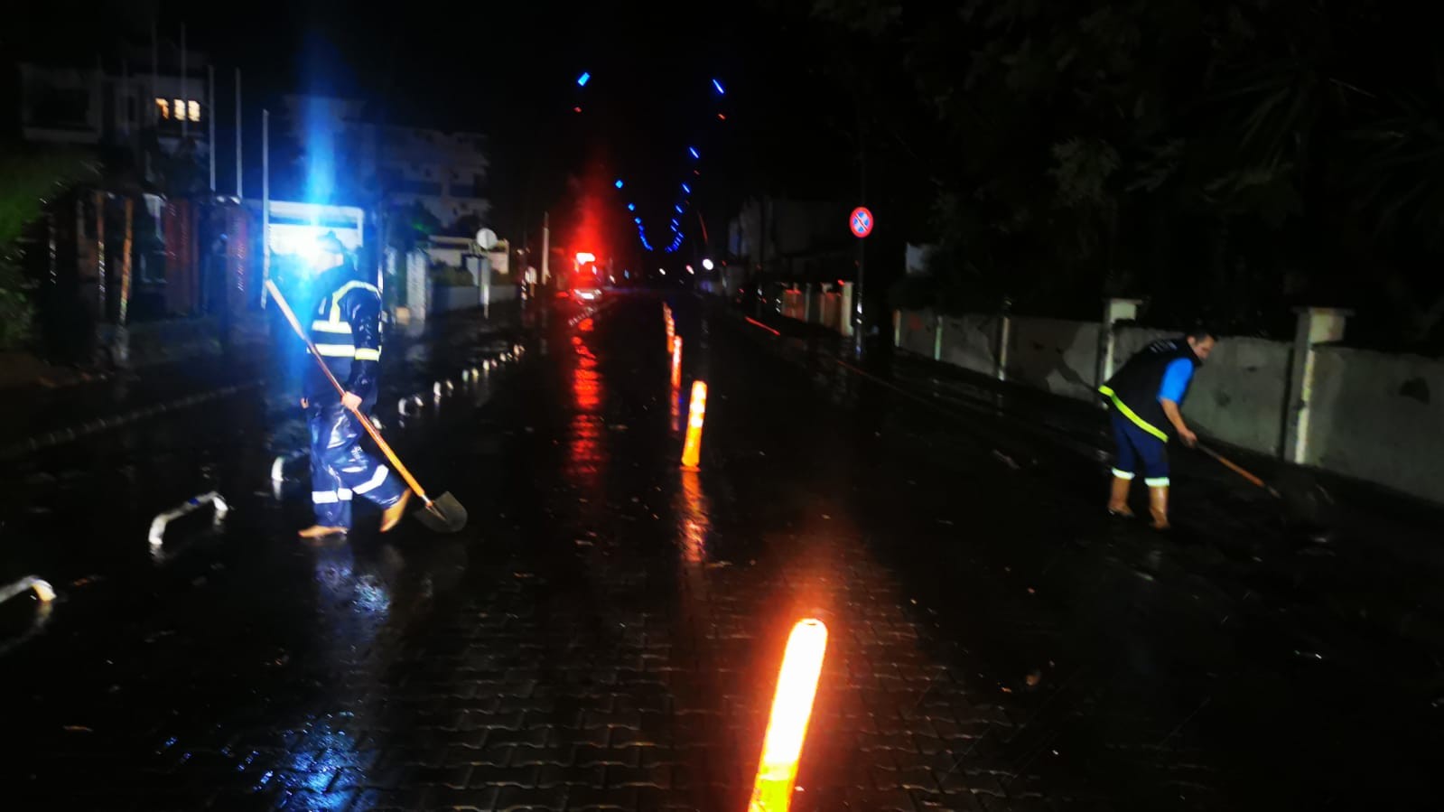 Marmaris’te sağanak yağış sonrası cadde ve sokaklar sele döndü #mugla